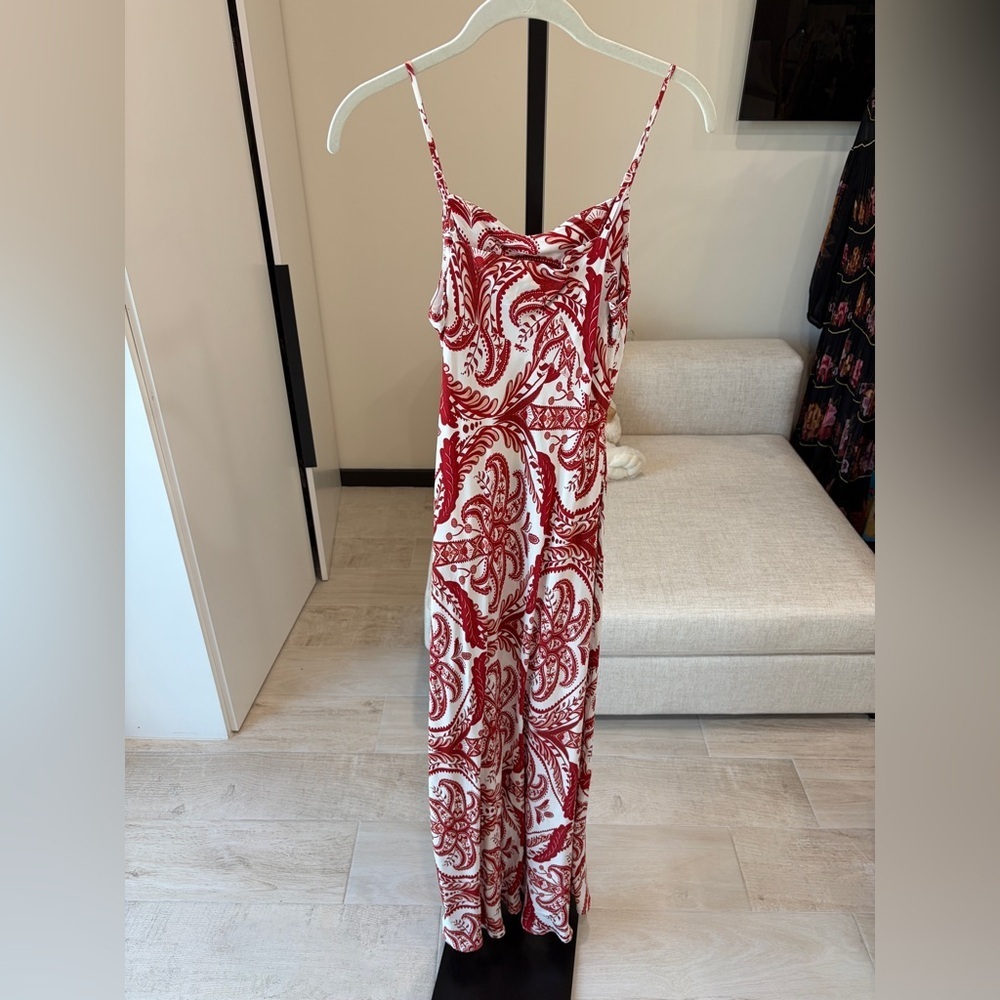 Farm Rio: Off-White Tropical Cameo Slip
Lenzing™ Ecovero™ Maxi Dress DT - Picture 5 of 10